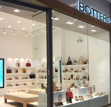 tienda mall aventura